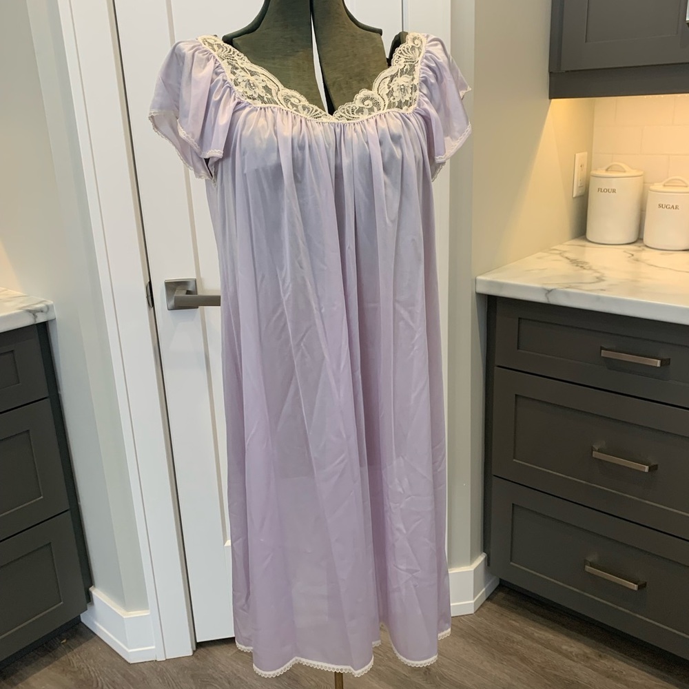 Lavender Lace Trim Nightgown & Dress jacket SET